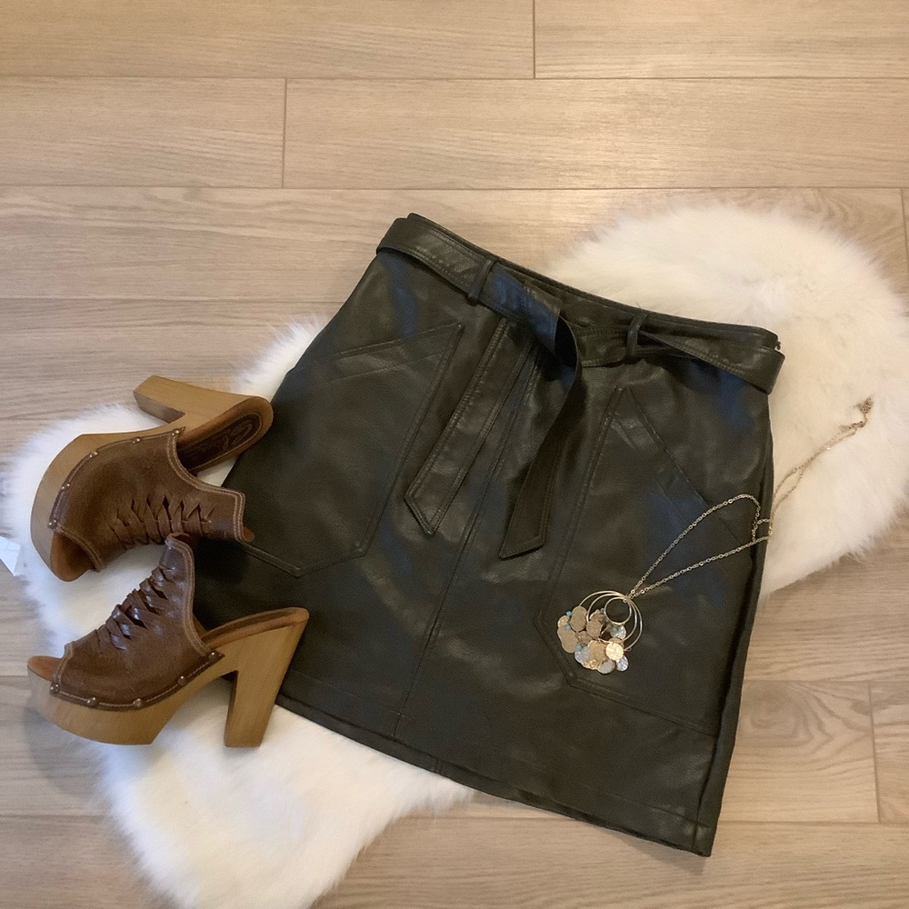NWT WISHLIST APPAREL FAUX LEATHER SKIRT❤️❤️❤️❤️